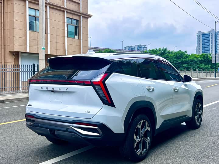 Geely Atlas L, 2023 — фото 8 из 9