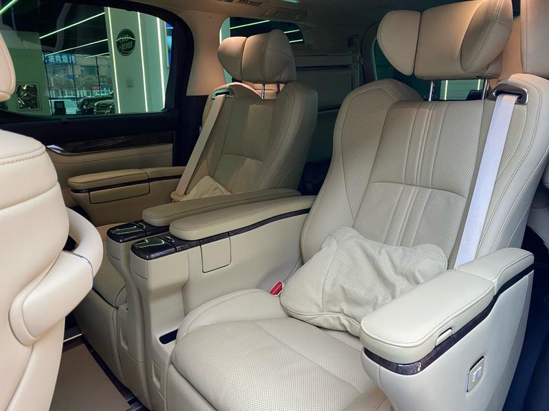 Toyota Vellfire, 2022 — фото 10 из 11