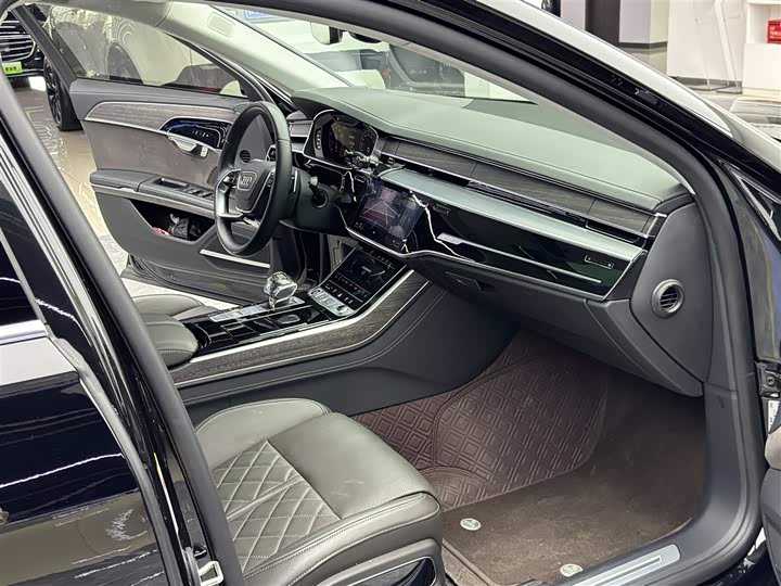 Audi A8, 2023 — фото 8 из 9
