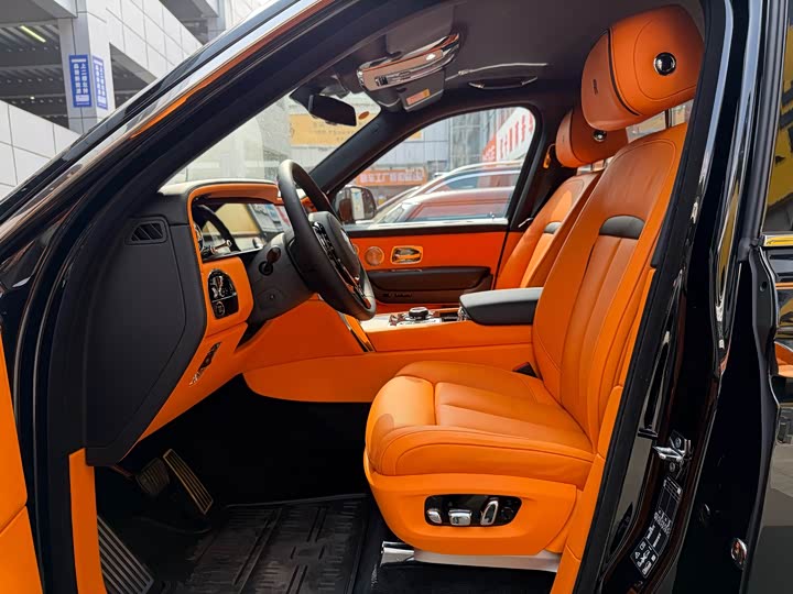 Rolls-Royce Cullinan, 2024 — фото 5 из 9