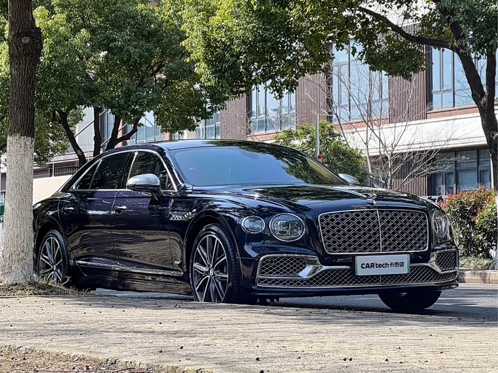 Bentley Flying Spur Hybrid, 2022 — фото 3 из 9