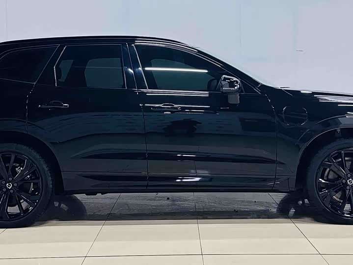 Volvo XC60 Hybrid, 2024 — фото 4 из 9