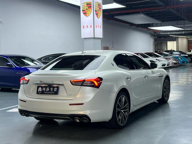 Maserati Ghibli, 2021 — фото 4 из 8