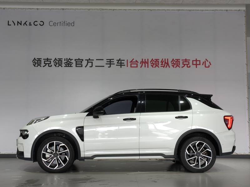 Lynk & Co 01 EM-P Hybrid, 2022 — фото 3 из 12