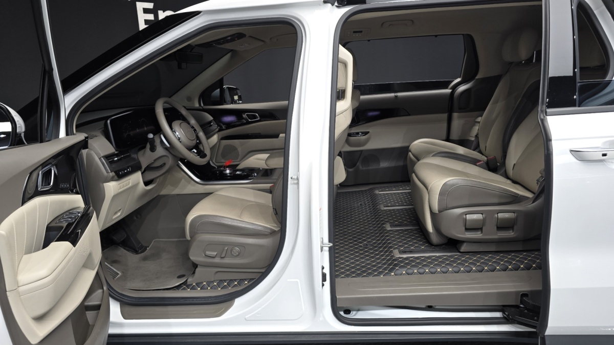 Kia Carnival, 2023 — фото 11 из 12