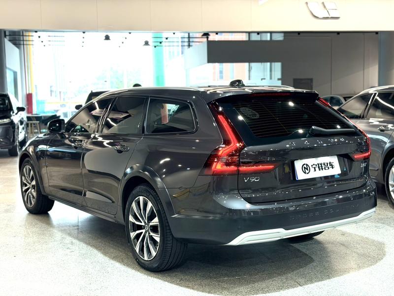 Volvo V90, 2023 — фото 5 из 12