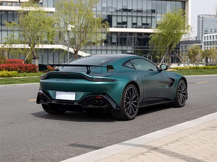 Aston Martin V8 Vantage, 2022 — фото 4 из 9