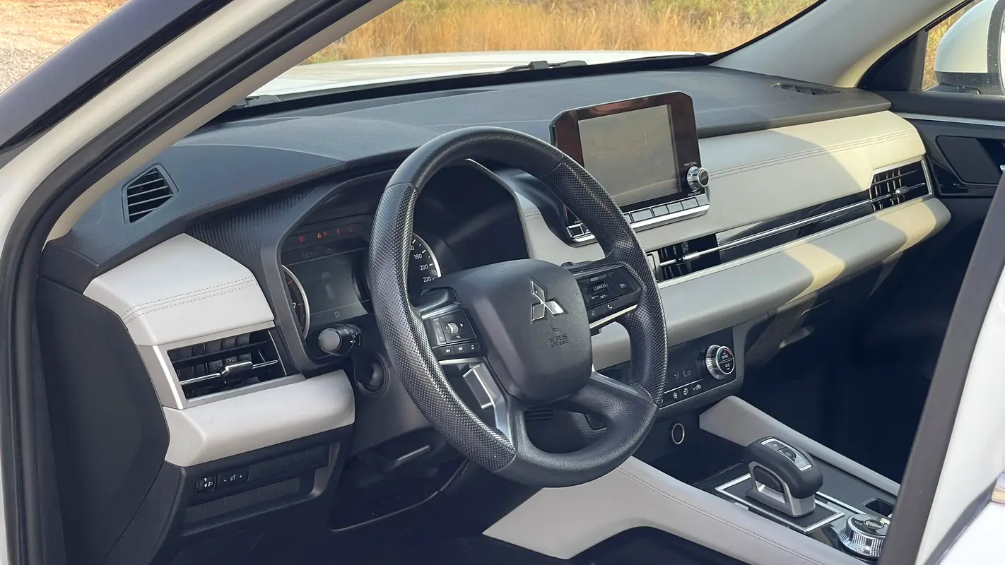 Mitsubishi Outlander, 2023 — фото 9 из 10
