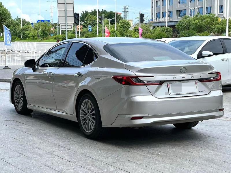 Toyota Camry, 2024 — фото 4 из 9