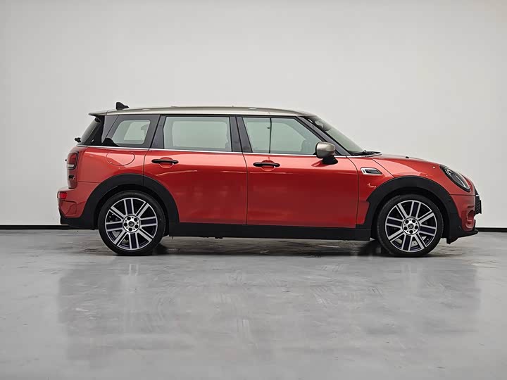 Mini Clubman, 2023 — фото 8 из 9