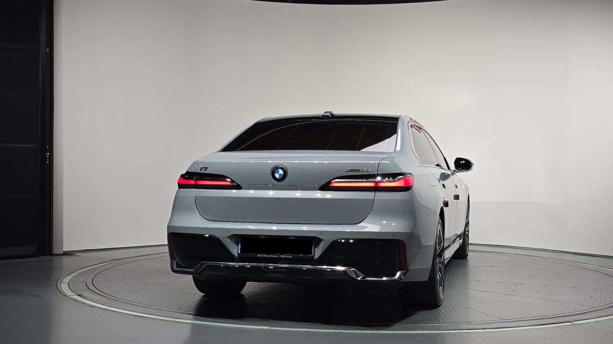 BMW i7, 2023 — фото 4 из 12