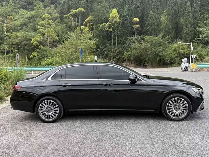 Mercedes-Benz E-Class, 2023 — фото 8 из 9
