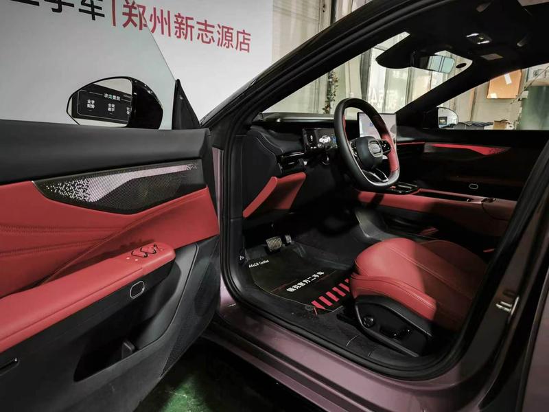 Lynk & Co 07 EM-P Hybrid, 2025 — фото 9 из 12