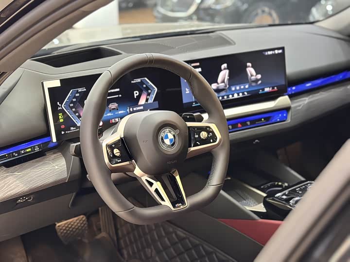 BMW 5 Series, 2025 — фото 6 из 9