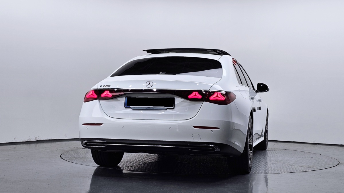 Mercedes-Benz E-Class, 2025 — фото 4 из 12