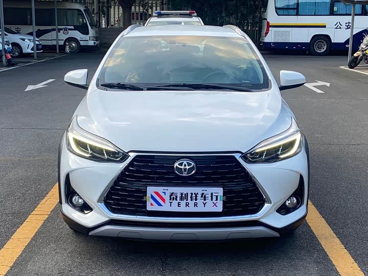 Toyota Yaris L Hatchback, 2022 — фото 2 из 9