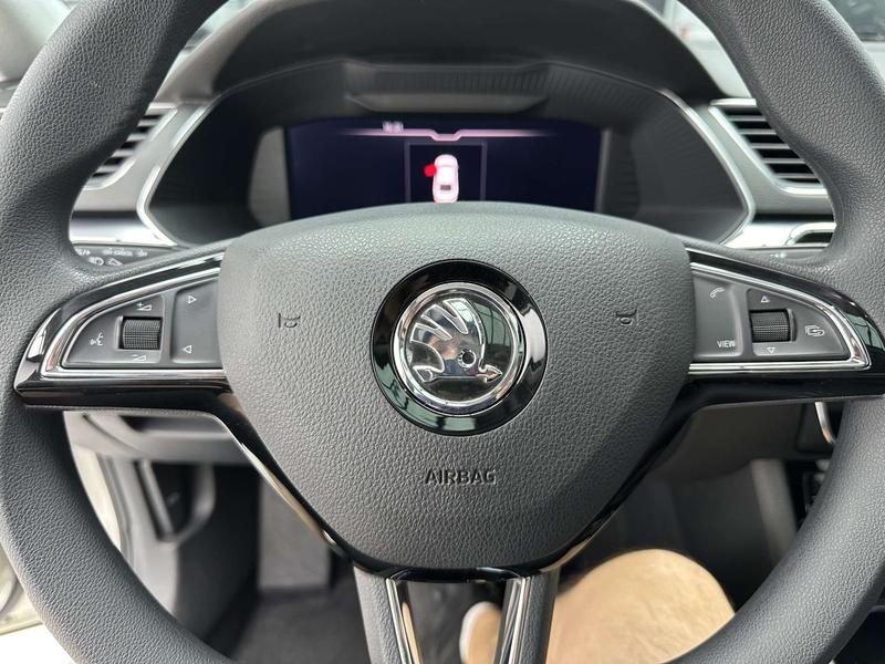 Skoda Superb, 2023 — фото 9 из 12