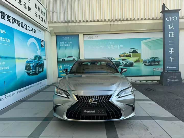 Lexus ES, 2023 — фото 2 из 5