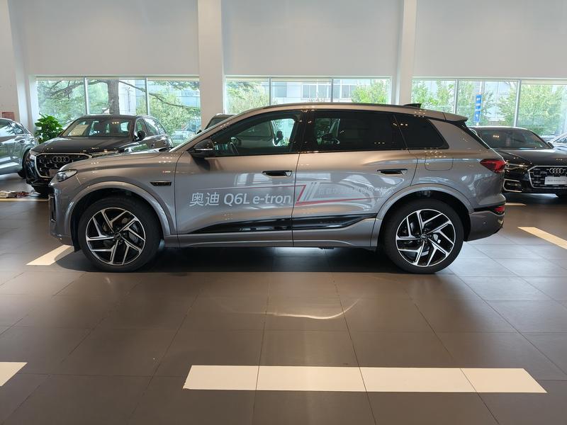 Audi Q6L e-tron, 2025 — фото 3 из 12