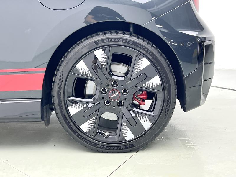 Mini Cooper JCW, 2025 — фото 11 из 12