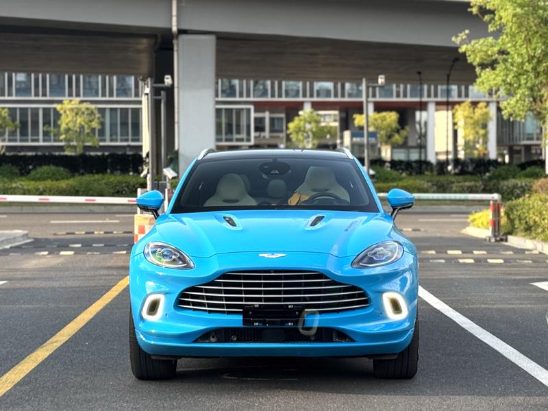 Aston Martin DBX, 2022 — фото 2 из 12
