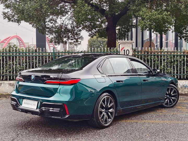 BMW i7, 2024 — фото 3 из 9