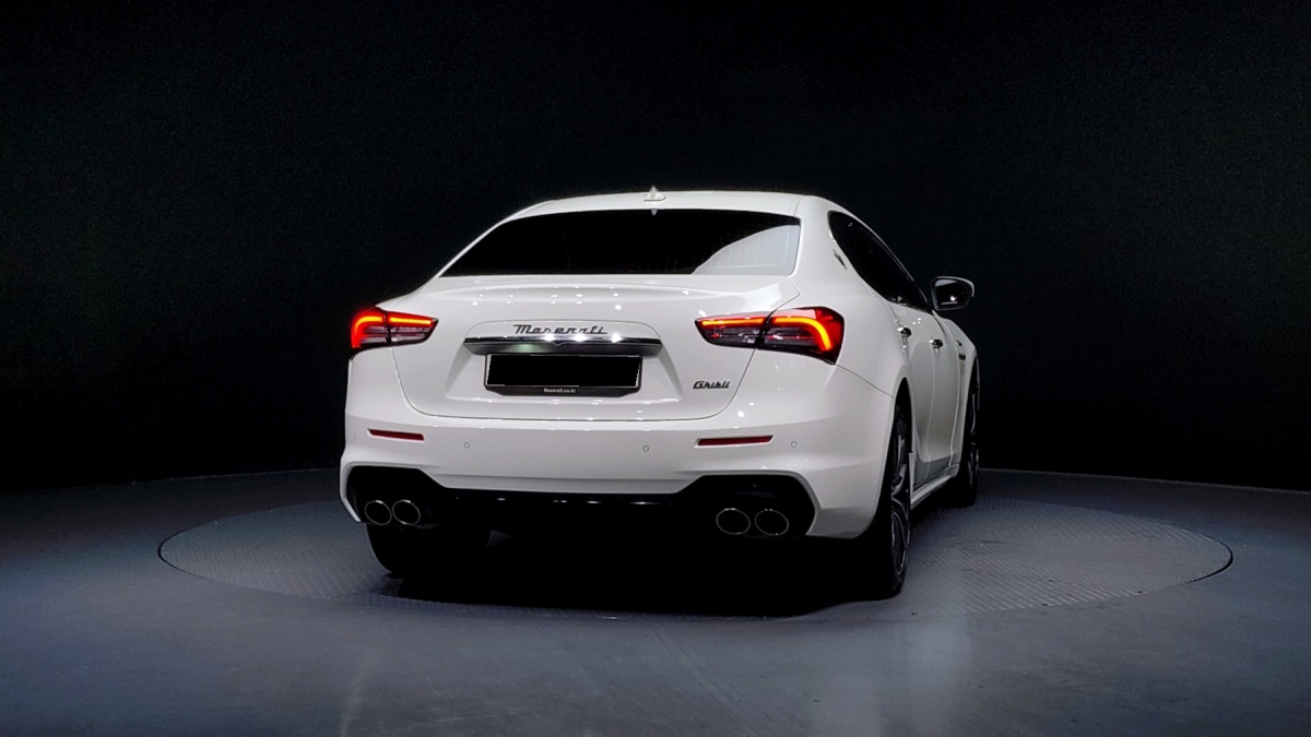Maserati Ghibli, 2022 — фото 4 из 12