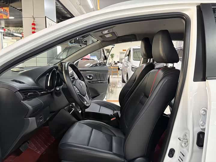 Toyota Yaris L Hatchback, 2022 — фото 2 из 9