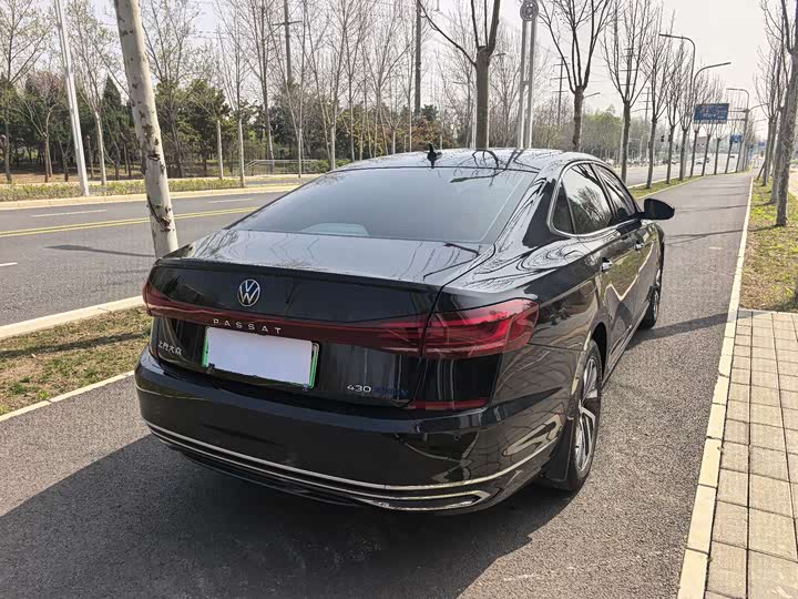 Volkswagen Passat Hybrid, 2022 — фото 4 из 9