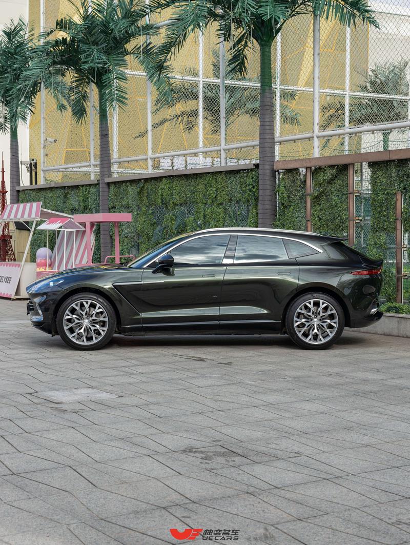 Aston Martin DBX, 2025 — фото 4 из 12