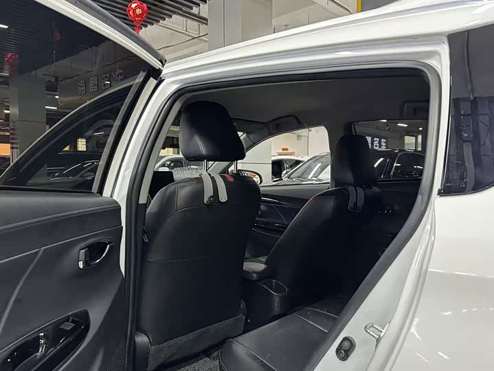Toyota Yaris L Hatchback, 2022 — фото 6 из 9