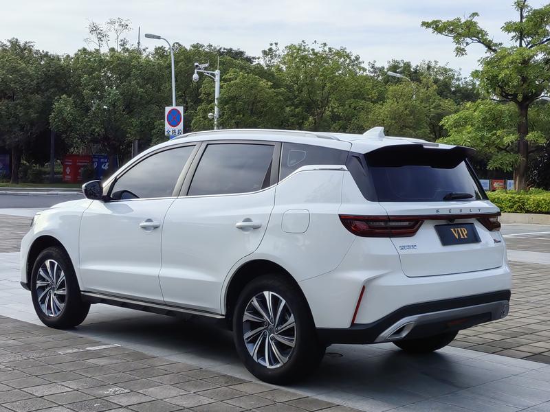 Geely Vision X6, 2022 — фото 4 из 12