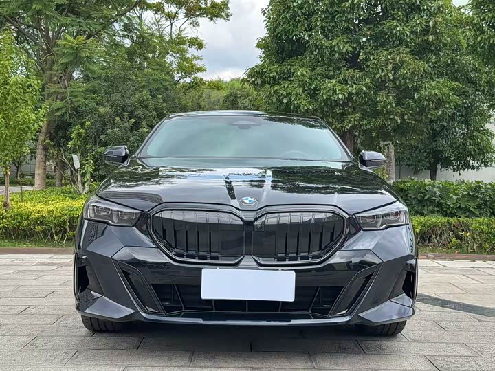 BMW 5 Series, 2025 — фото 2 из 9