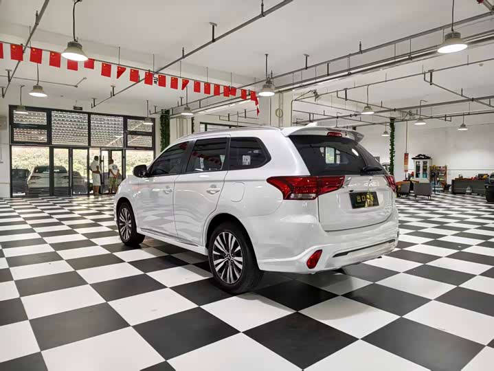 Mitsubishi Outlander, 2021 — фото 4 из 9