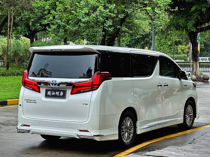 Toyota Vellfire, 2022 — фото 2 из 9