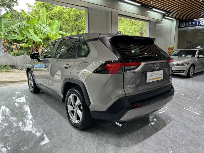 Toyota RAV4, 2022 — фото 4 из 12