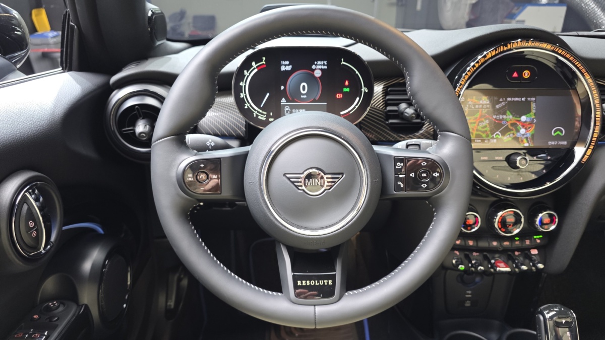 Mini Cooper Convertible, 2024 — фото 12 из 12