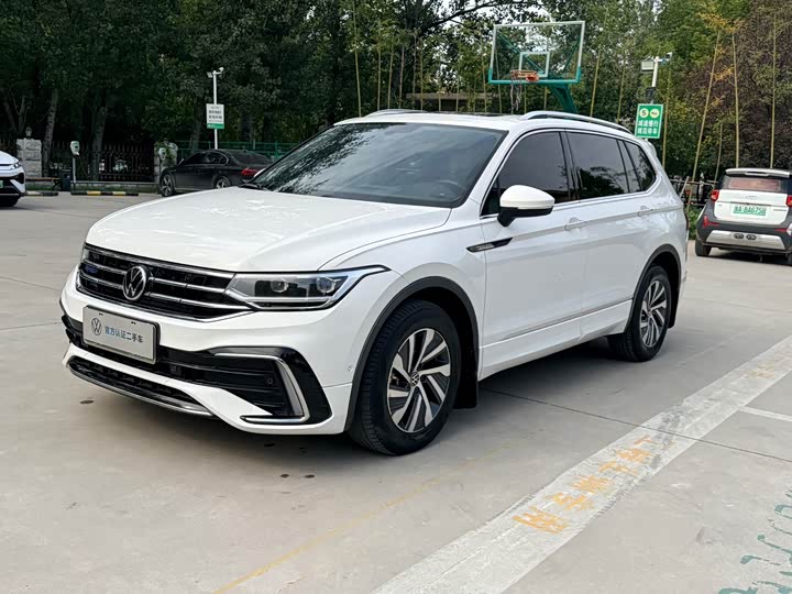 Volkswagen Tiguan L Hybrid, 2021 — купить в Казани под ключ