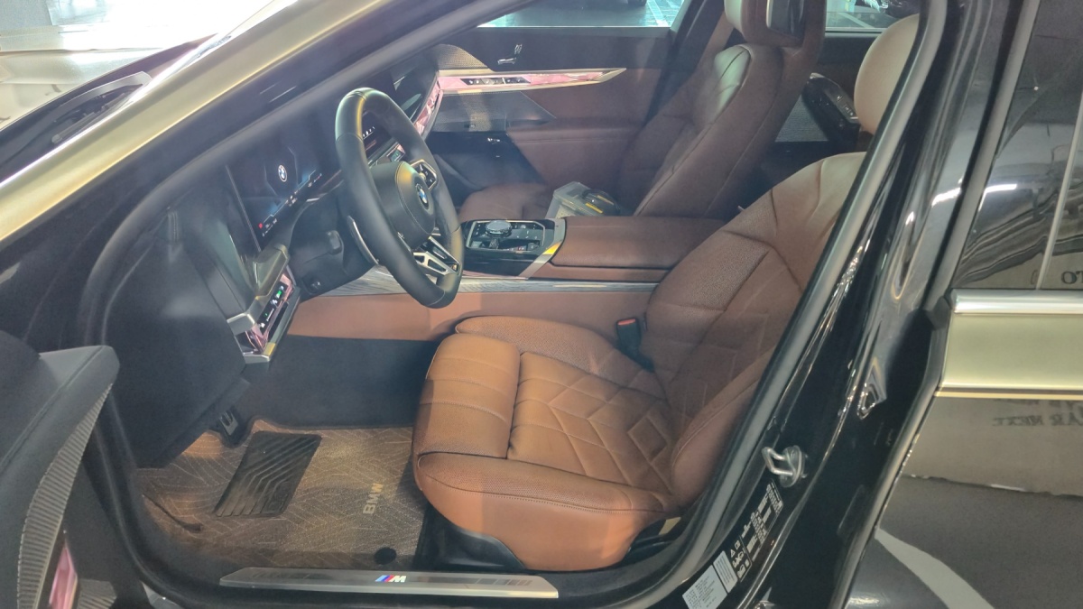 BMW 7 Series, 2024 — фото 11 из 12