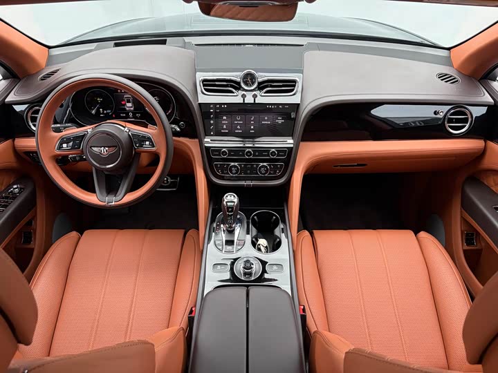 Bentley Bentayga, 2021 — фото 6 из 9