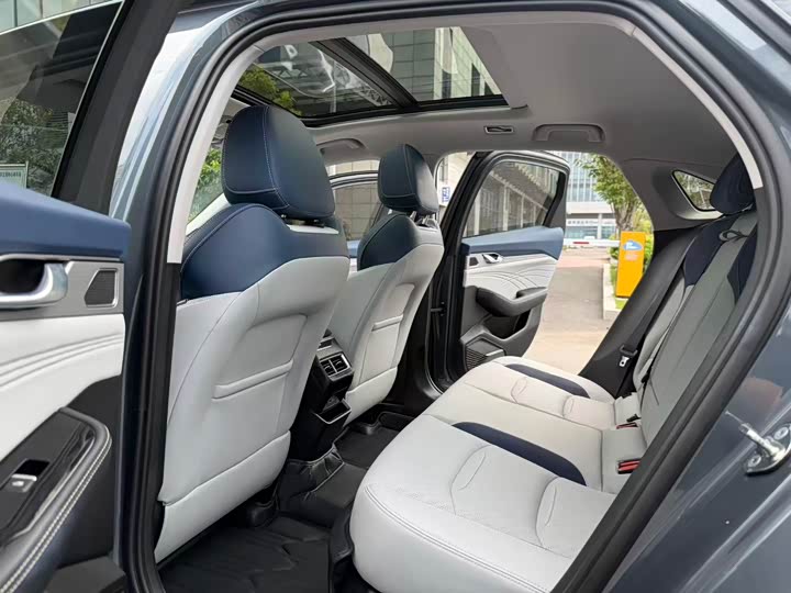 Geely Preface, 2022 — фото 6 из 9
