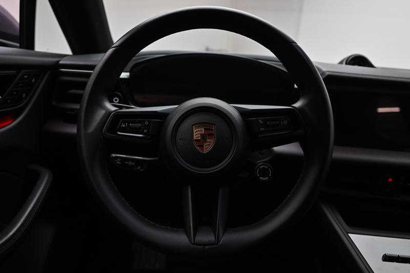 Porsche Macan EV, 2024 — фото 10 из 12