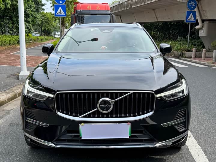 Volvo XC60 Hybrid, 2021 — фото 2 из 9