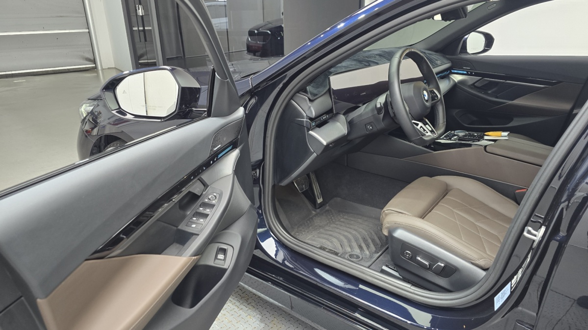 BMW 5 Series, 2023 — фото 9 из 12