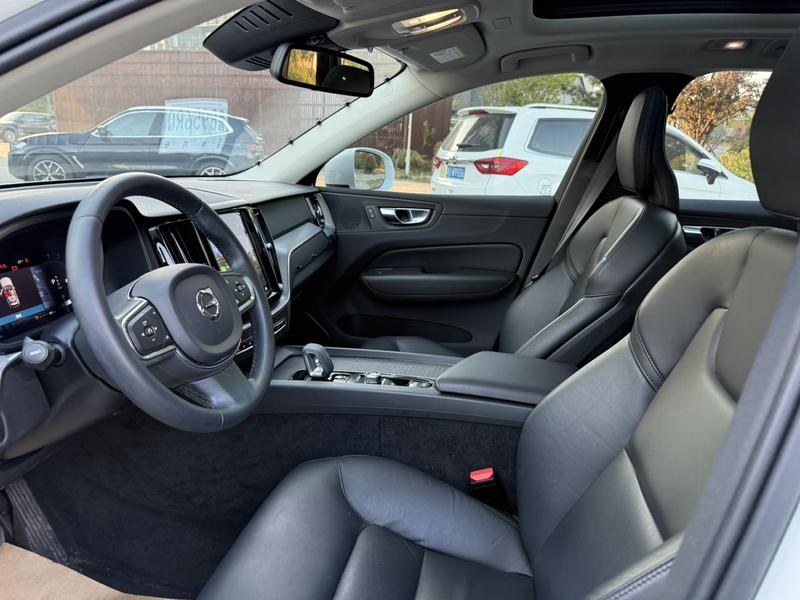 Volvo XC60, 2022 — фото 7 из 9