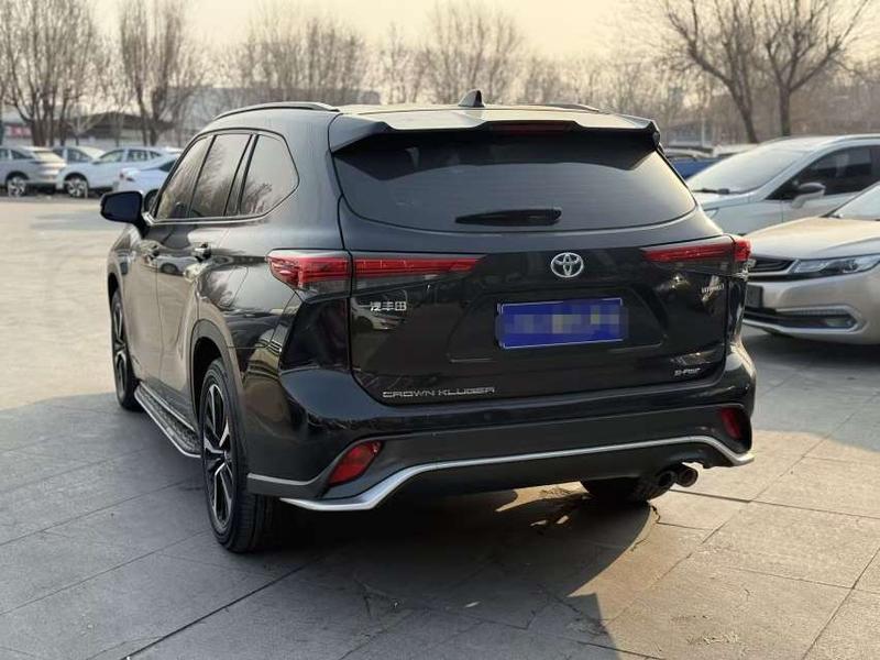 Toyota Crown Kluger, 2022 — фото 4 из 10