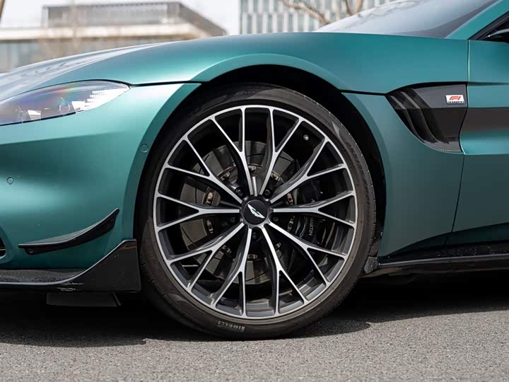 Aston Martin V8 Vantage, 2022 — фото 8 из 9