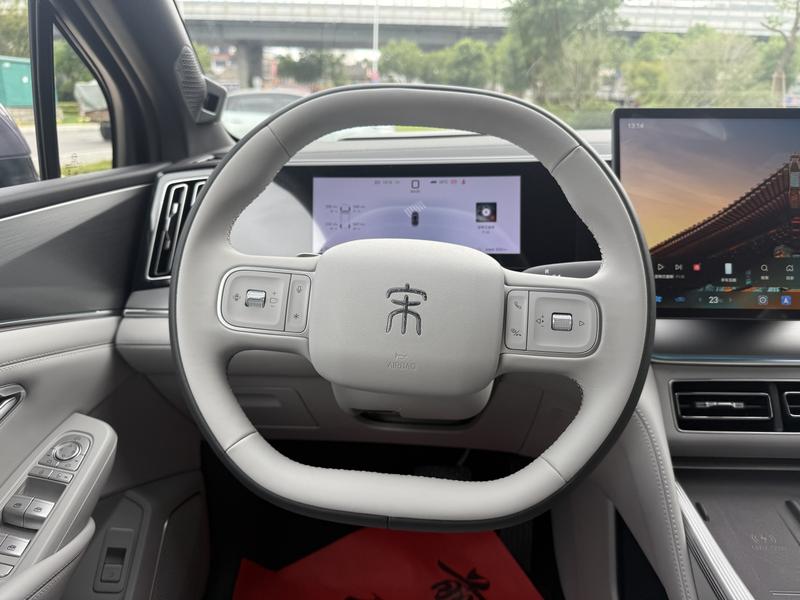 BYD Song Ultra EV, 2026 — фото 10 из 12