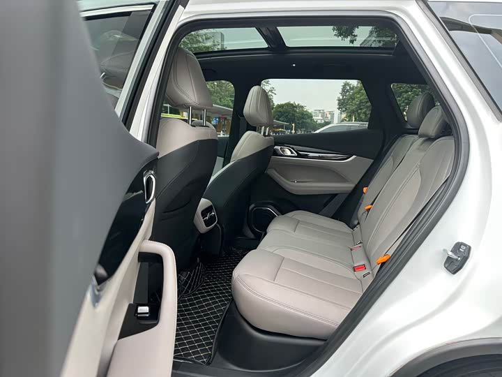 Geely Atlas L, 2025 — фото 8 из 9