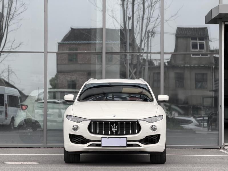 Maserati Levante, 2022 — фото 2 из 12